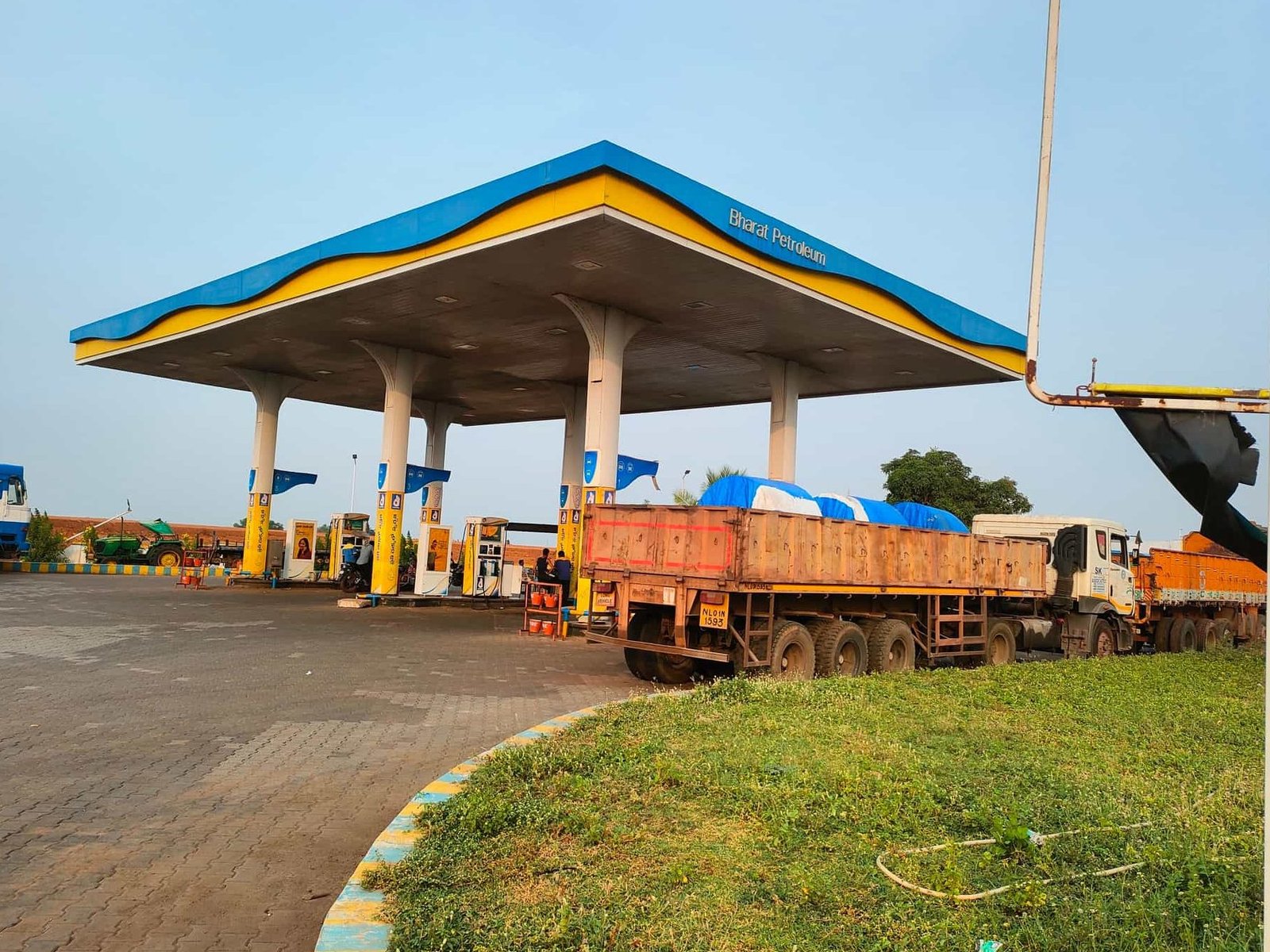 bharat petroleum petrol pump v s r filling station