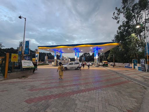 Bharat Petrolium with CNG Pump, Dehradun Highway