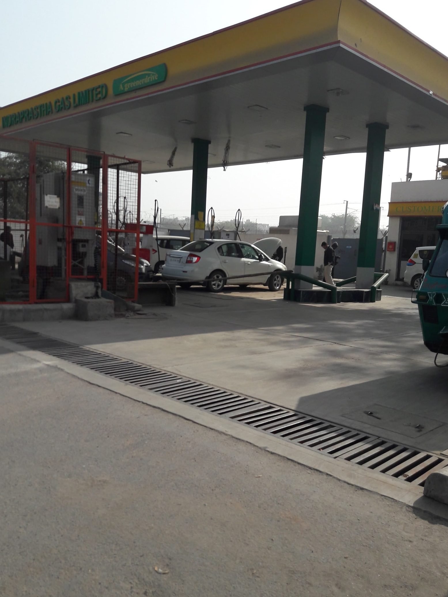 indraprastha gas limited cng station modern service station